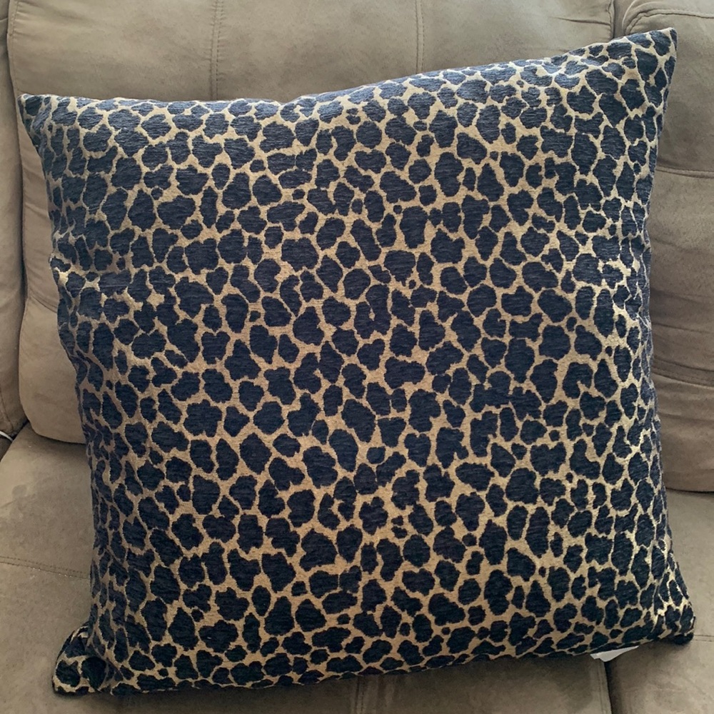 🍒 23” square Pillow - New - Picture 2 of 4